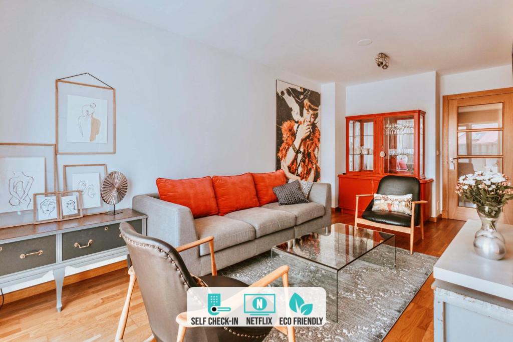 A seating area at San Amaro Beach Apartment