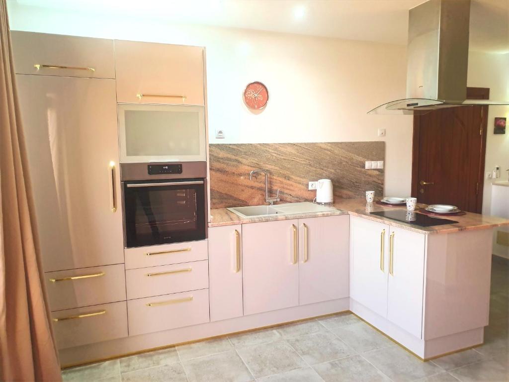 Mahdia - Baghdadi - Laourient Apartments, restaurant, café - Apartment With Shower