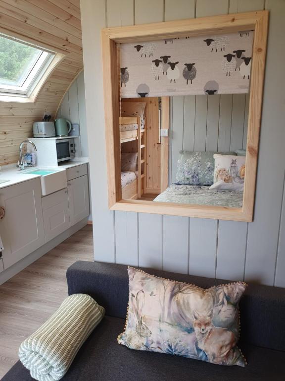 Kuchyň nebo kuchyňský kout v ubytování Lilly's Lodges Orkney Robin Lodge