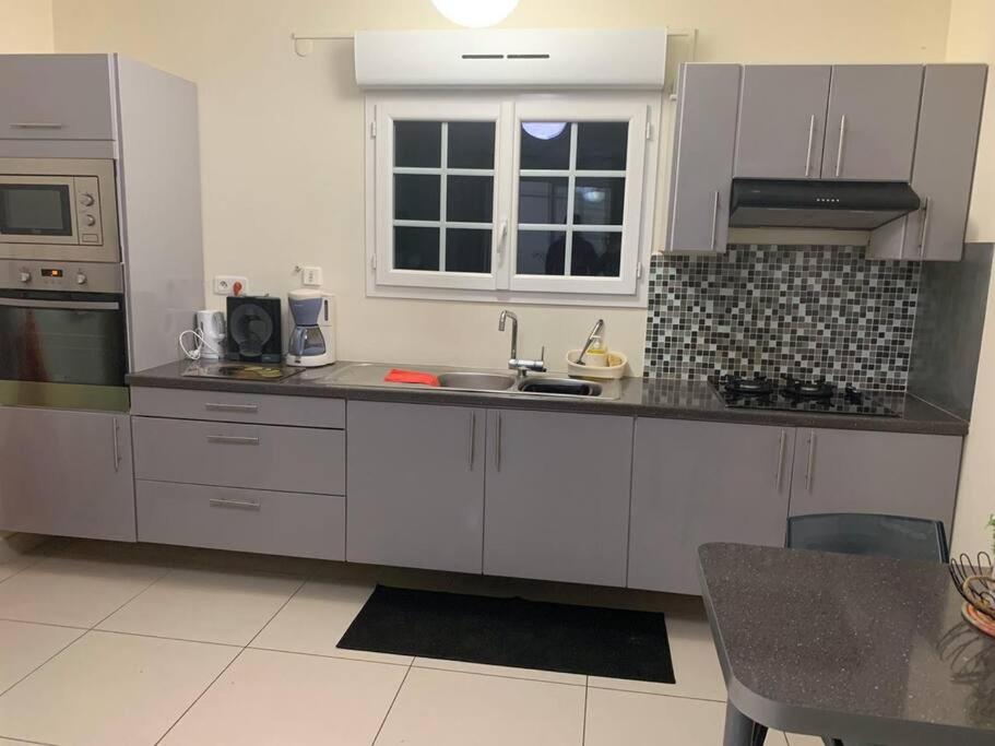 Kuchyň nebo kuchyňský kout v ubytování Superbe appartement à Trinité