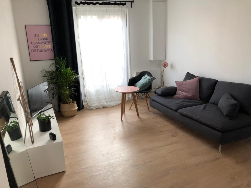 Posezení v ubytování Le Spot, appartement spacieux à 30m de la mer 45m2
