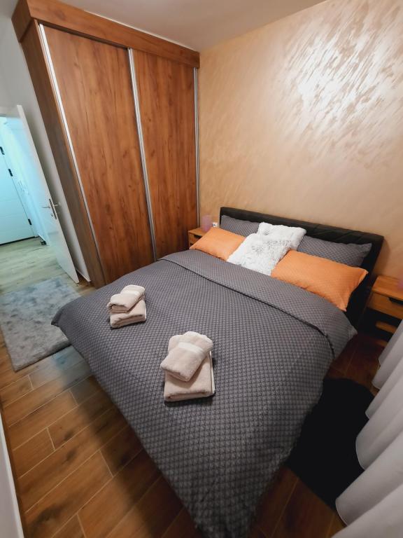 a bedroom with a bed with two towels on it at Apartman Kristal in Sremska Mitrovica