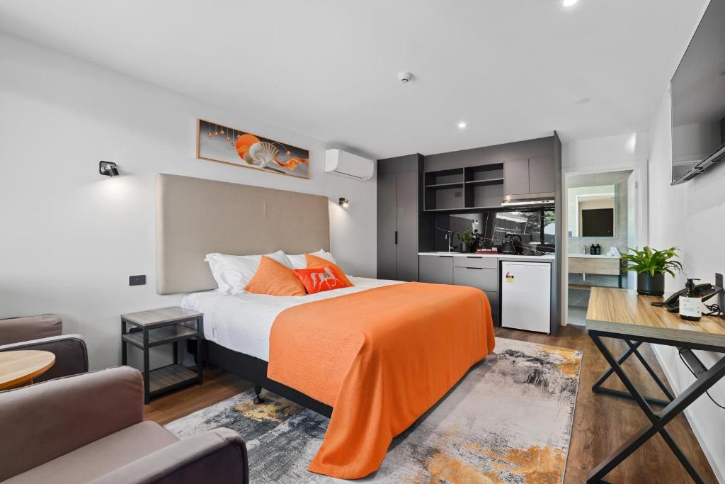 Golden Hotel - King Room - Disability Access