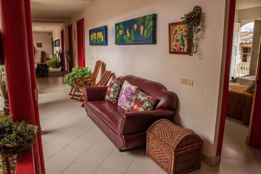 a living room with a brown couch and chairs at Hotel Casa Grande in Jardin