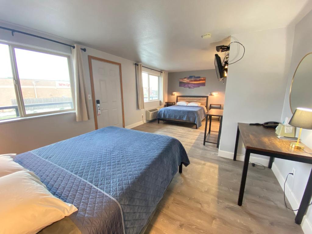 Postel nebo postele na pokoji v ubytování Aircrest Motel