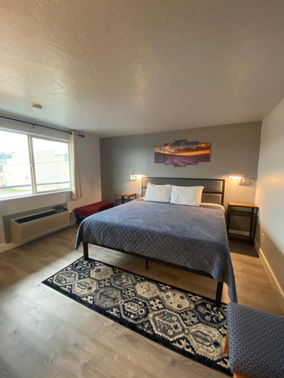 Postel nebo postele na pokoji v ubytování Aircrest Motel