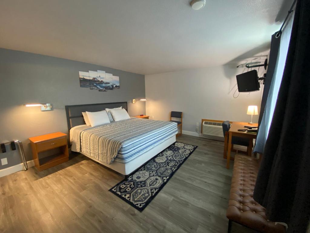 Postel nebo postele na pokoji v ubytování Aircrest Motel