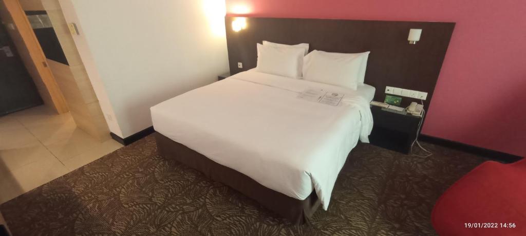 Postel nebo postele na pokoji v ubytování The Klagan Hotel