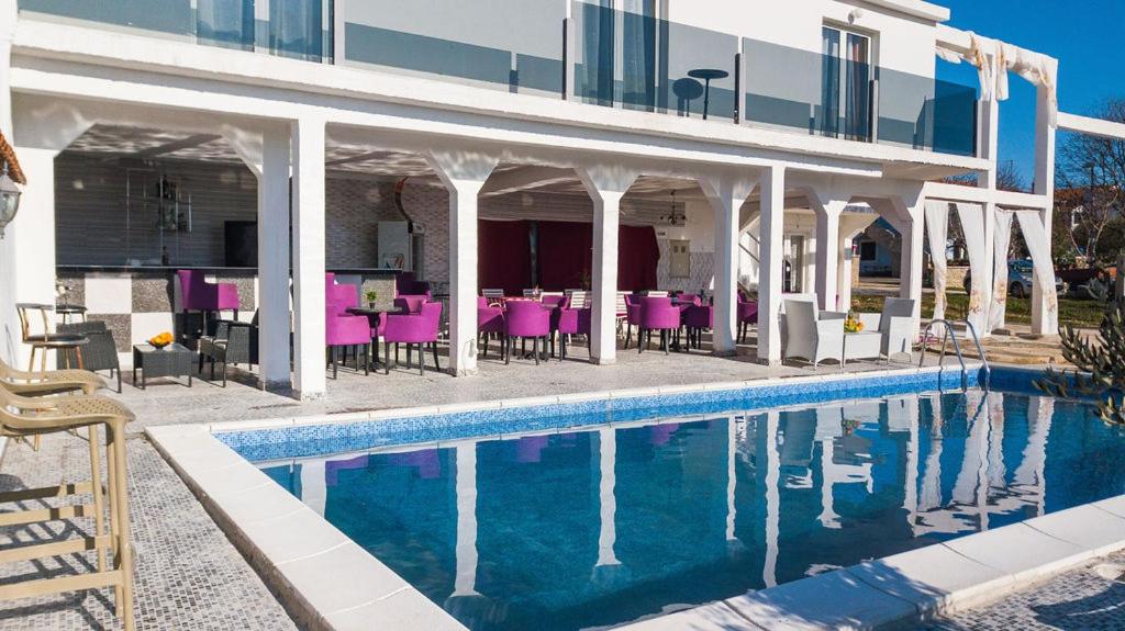 Bazén v ubytovaní Holiday Home "PANORAMA-SPORT" POOL&BAR alebo v jeho blízkosti