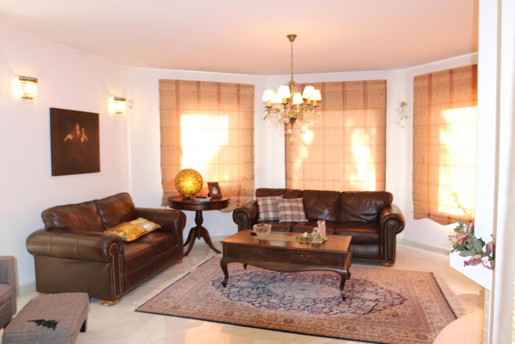 Część wypoczynkowa w obiekcie In White Villa