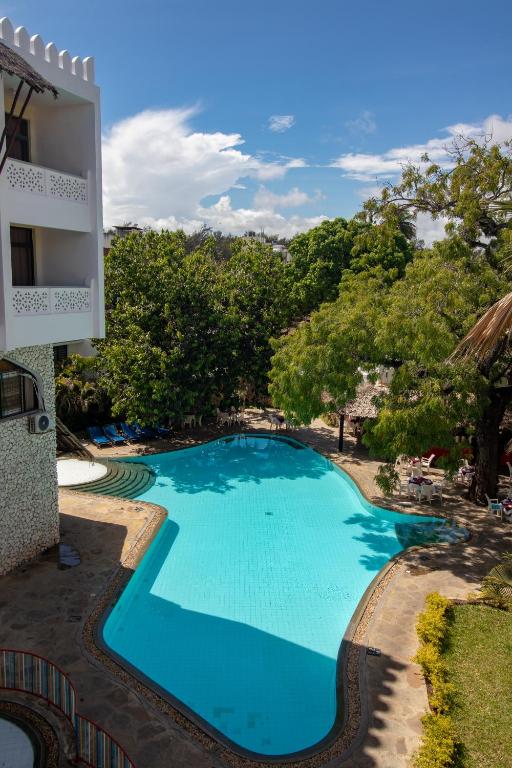 Bazén v ubytování Bamburi Beach Hotel nebo v jeho okolí