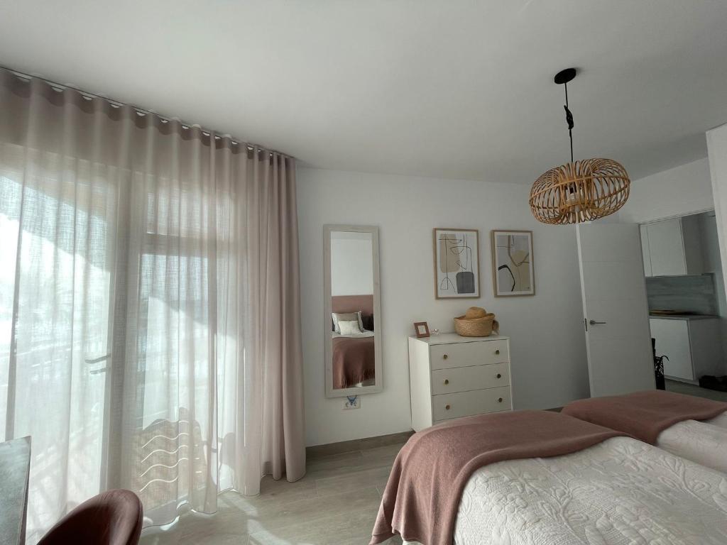 Postel nebo postele na pokoji v ubytování Nerja city center & sea view Torresol