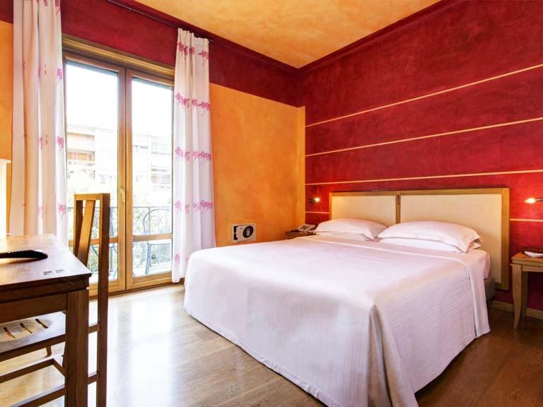 Postel nebo postele na pokoji v ubytování Hotel Firenze