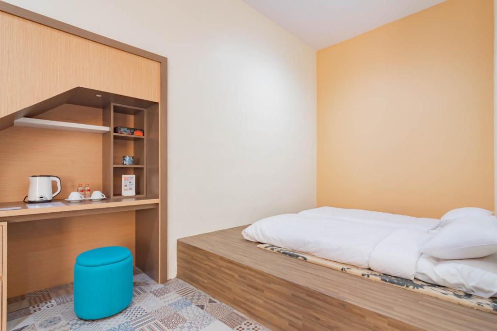 Postel nebo postele na pokoji v ubytování Sans Resort Parung Bogor