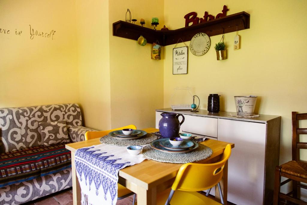 A seating area at Poggio Verde
