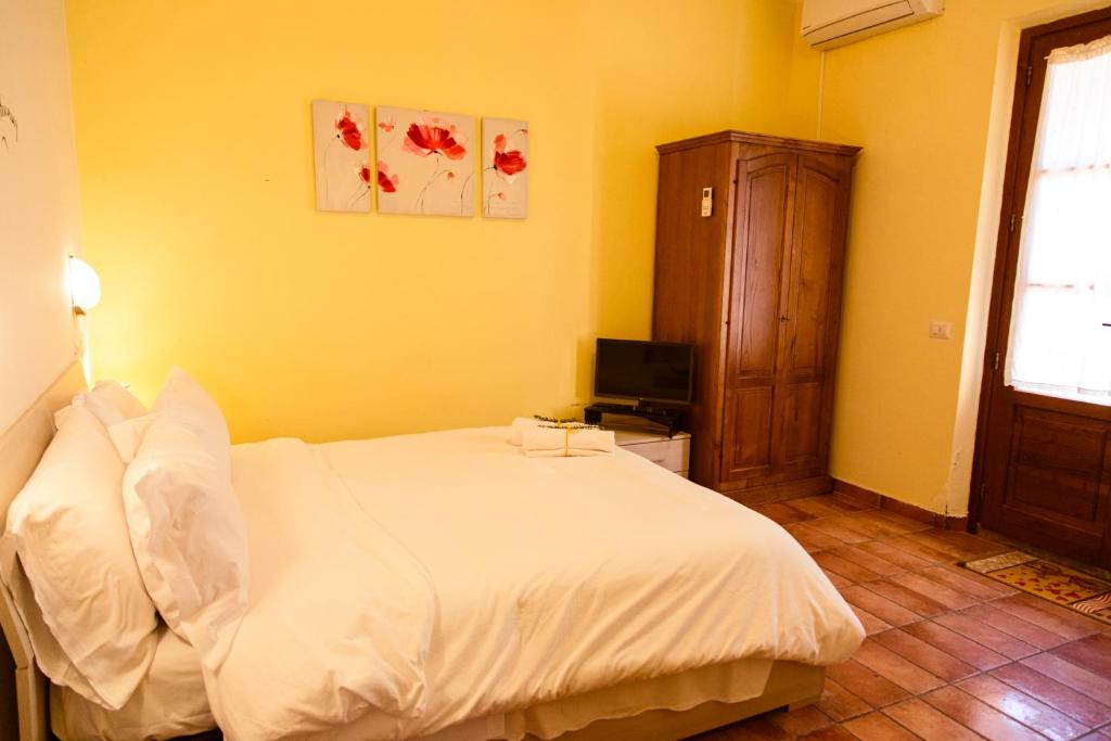 A bed or beds in a room at Poggio Verde