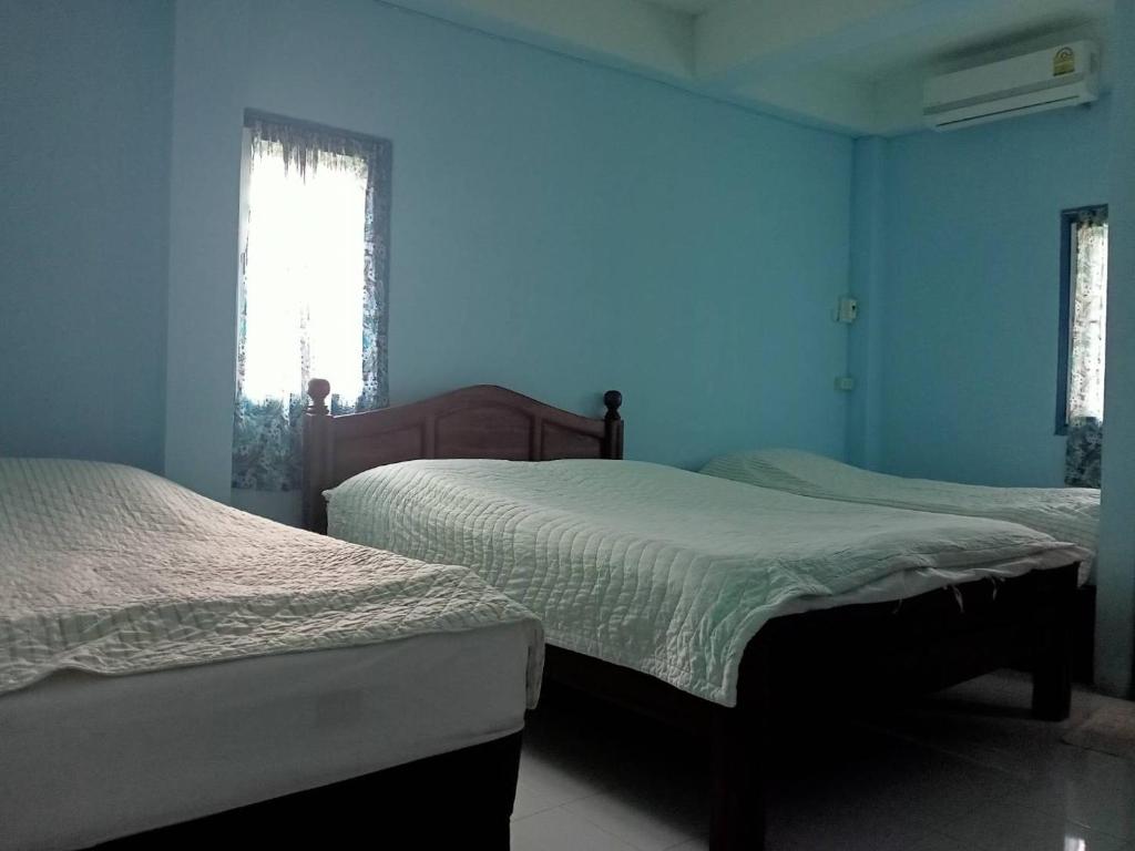 Postel nebo postele na pokoji v ubytování Kwan Phayao LakeHouse กว๊านพะเยาเลคเฮ้าส์