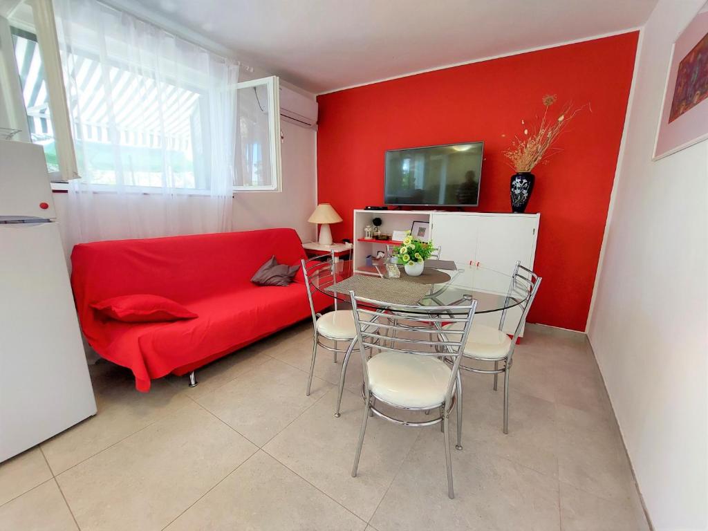 Fotografie z fotogalerie ubytování Sea front holiday home Boby v Primoštenu