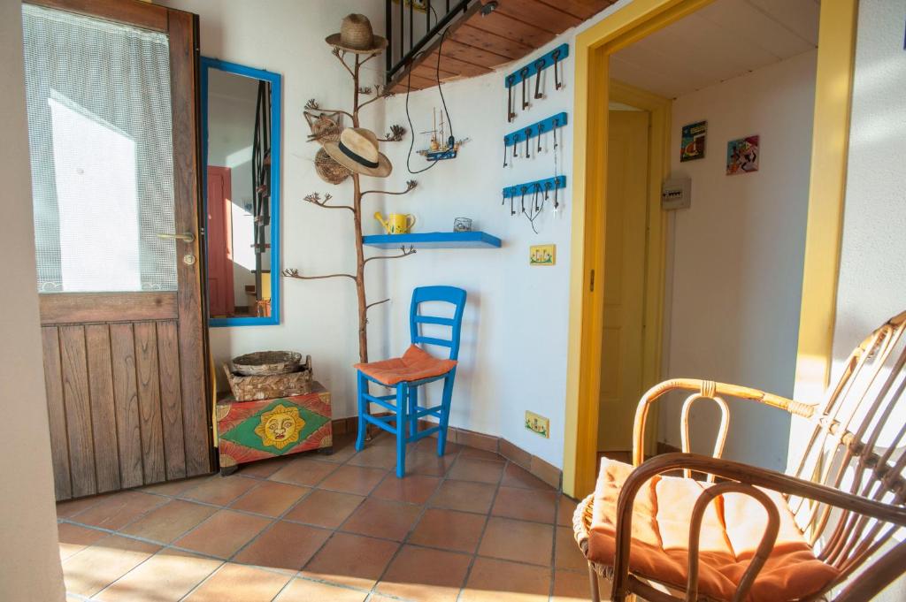 a room with a door and a table and a chair at Bilocale Elena 40mq in Conca dei Marini