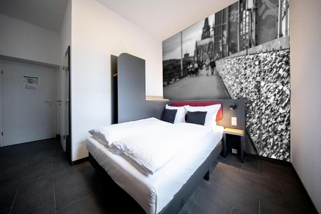 SMARTY Cologne Dom Hotel - Boardinghouse - KONTAKTLOSER SELF CHECK-IN - Resim 39