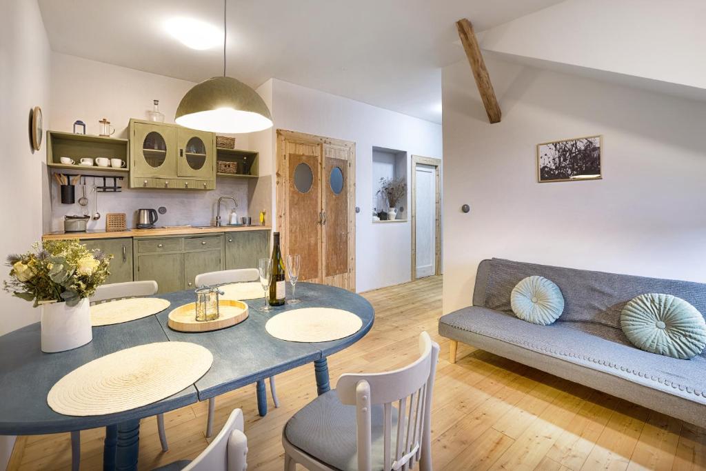 Kuchyň nebo kuchyňský kout v ubytování Apartmány v domečku