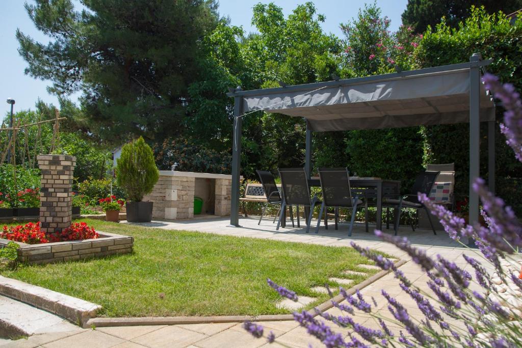 Zahrada ubytování Apartmani Nena i Branko