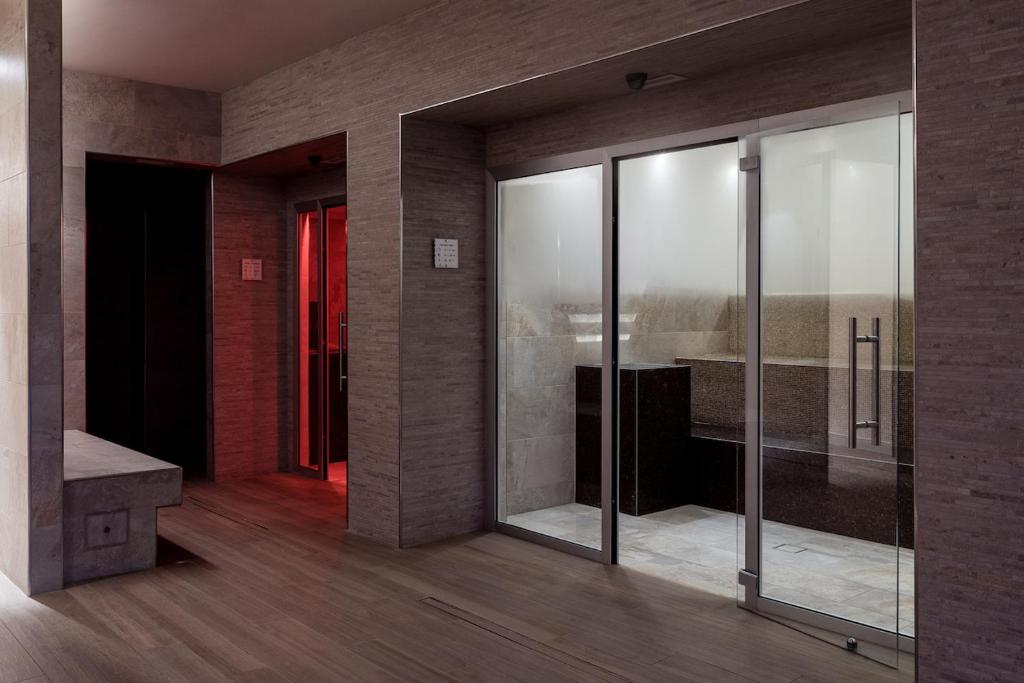 Koupelna v ubytování Smy Carlos V Wellness & Spa Alghero