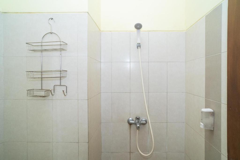 Urbanview Hotel de Kopen Malang by RedDoorz - 经济双人间