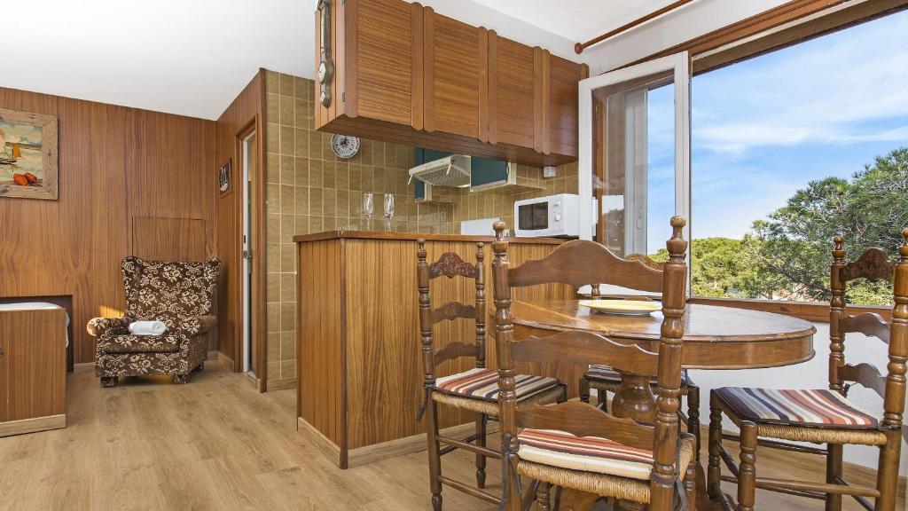 Kuchyň nebo kuchyňský kout v ubytování Est Benet - Calella de Palafrugell