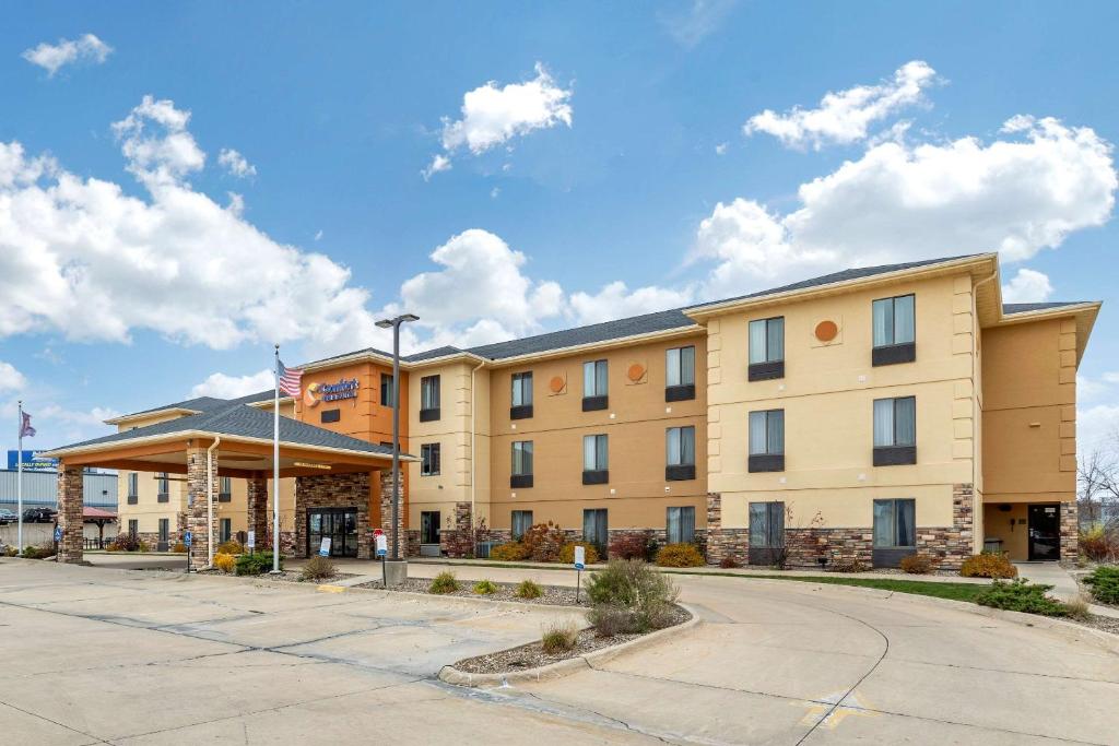 a rendering of the front of a hotel at Comfort Inn & Suites Cedar Rapids North - Collins Road in Cedar Rapids