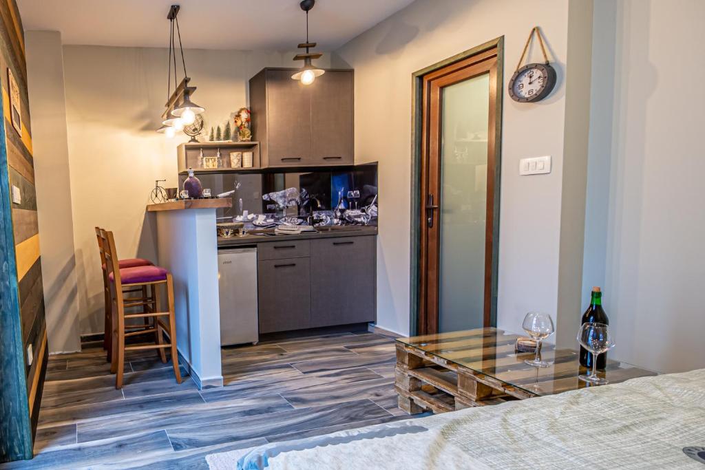 Kuchyň nebo kuchyňský kout v ubytování Apartman_PidžuN