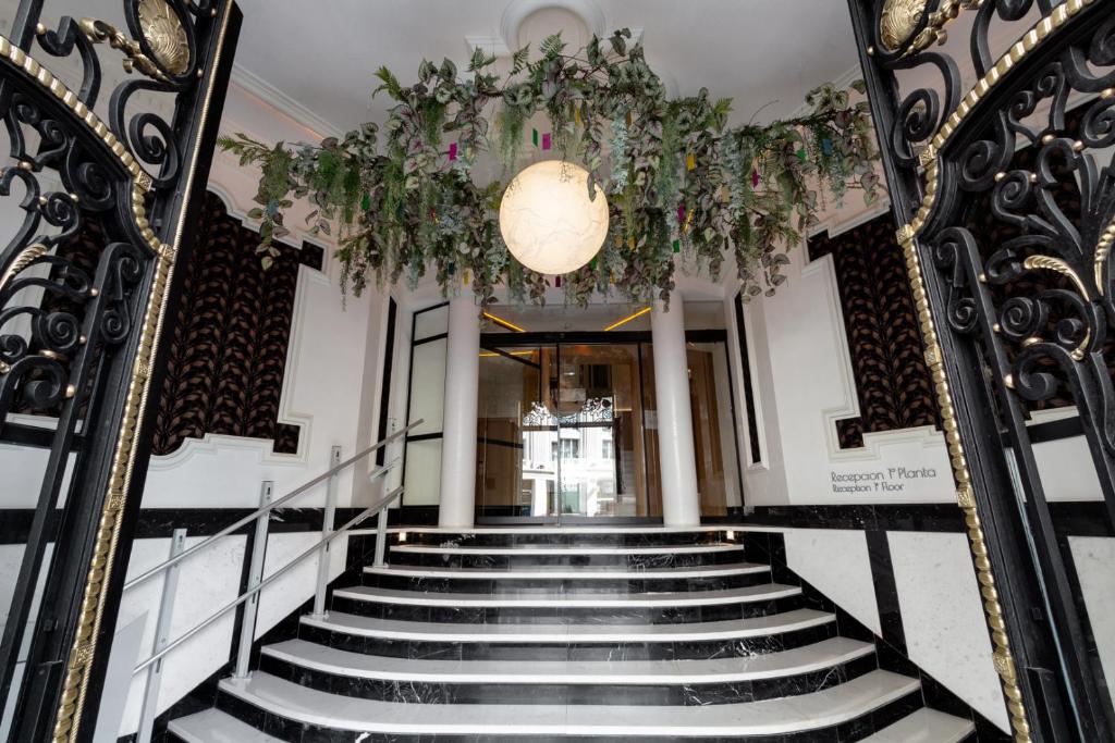 Pestana CR7 Gran Vía Madrid - Resim 6