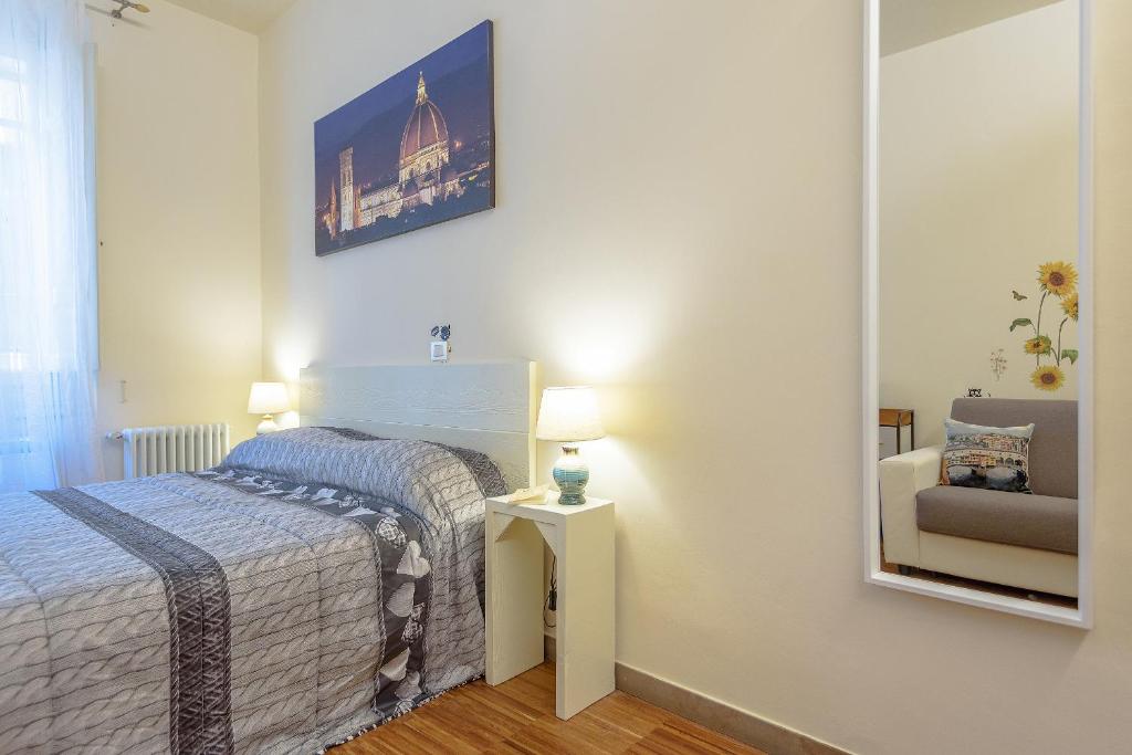 Posteľ alebo postele v izbe v ubytovaní Monnalisa Apartment tra Pitti e Ponte Vecchio
