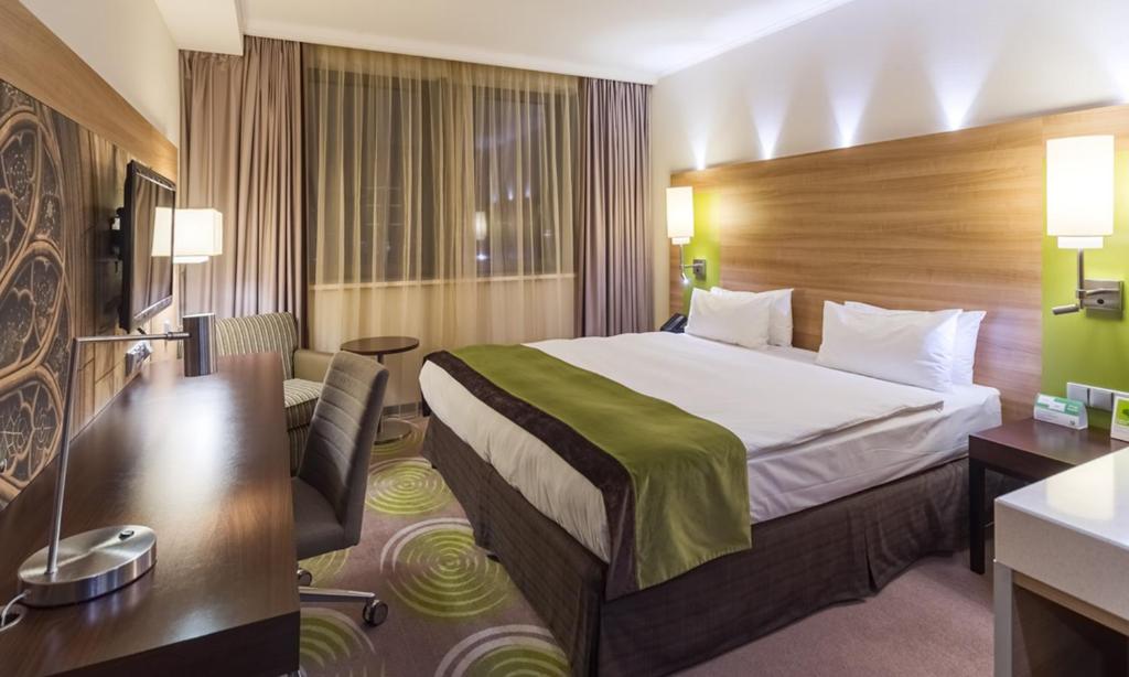 Poste&#x13E; alebo postele v izbe v ubytovan&iacute; Holiday Inn - Kyiv, an IHG Hotel