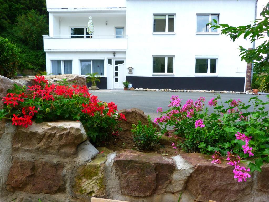 a retaining wall with flowers in front of a building at Villa Luise in Hameln