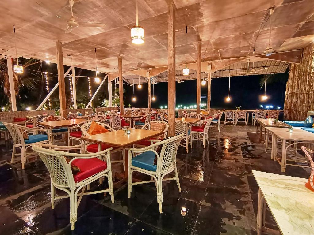 Restaurace v ubytování Chique Shanti Resort