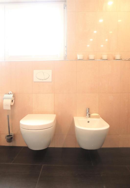 A bathroom at Cocoon am See