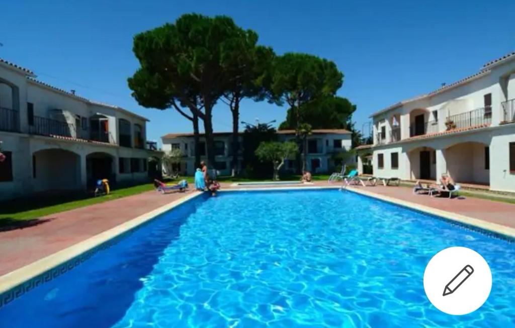 Bazén v ubytovaní Cosy apartment of l'Escala Beach alebo v jeho blízkosti