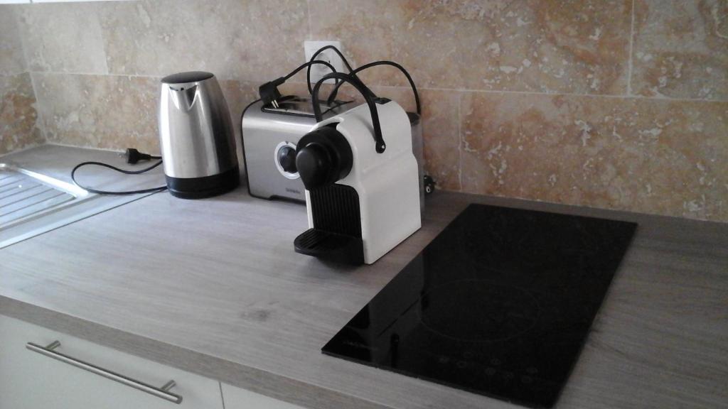 a toaster and a blender on a kitchen counter at Kira in Uzès