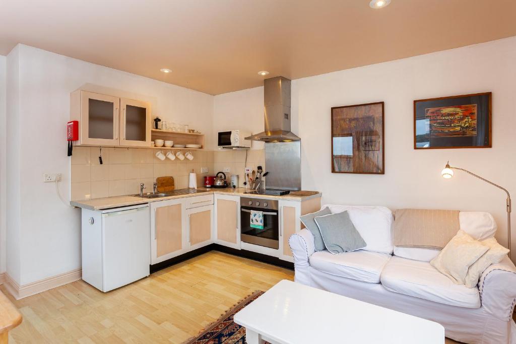 Kuhinja ili čajna kuhinja u objektu Tidewater Apartment Baltimore by Trident Holiday Homes