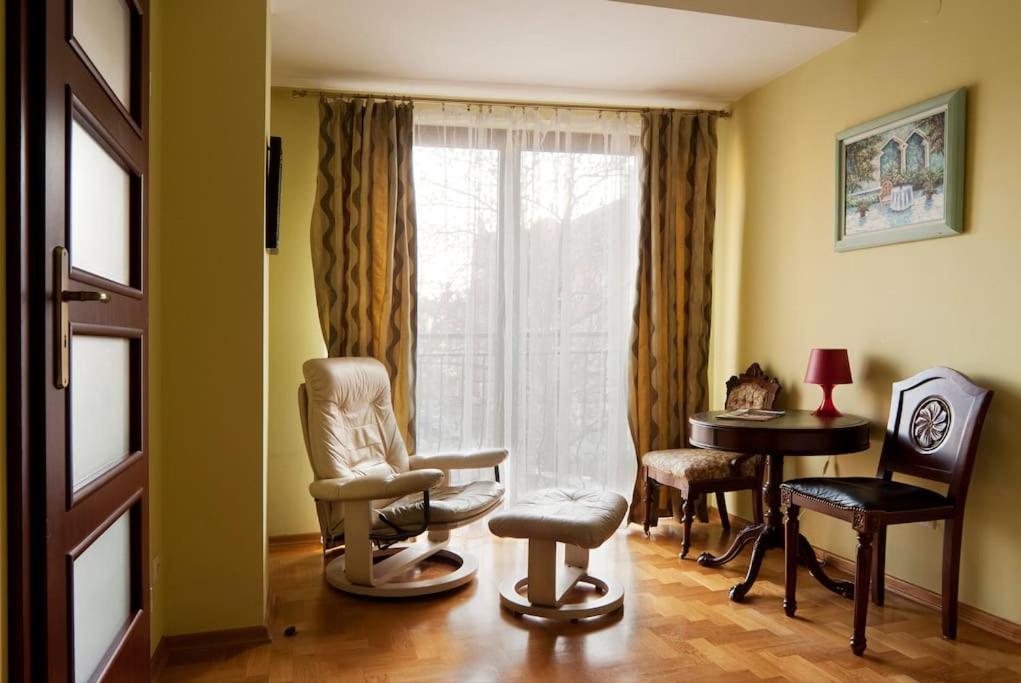 Posedenie v ubytovaní Trinity Apartment