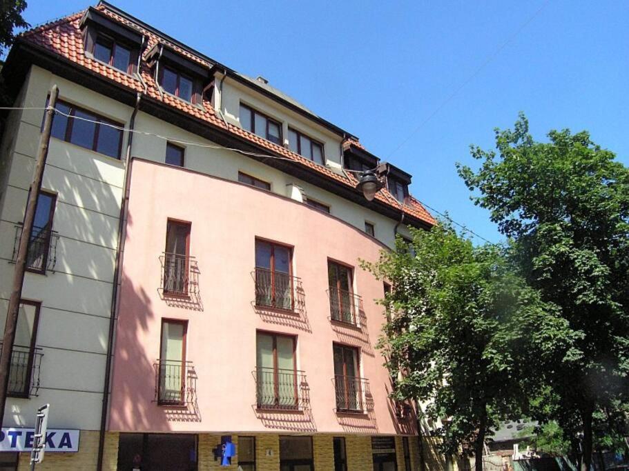 Budova, v ktorej sa apartmán nachádza