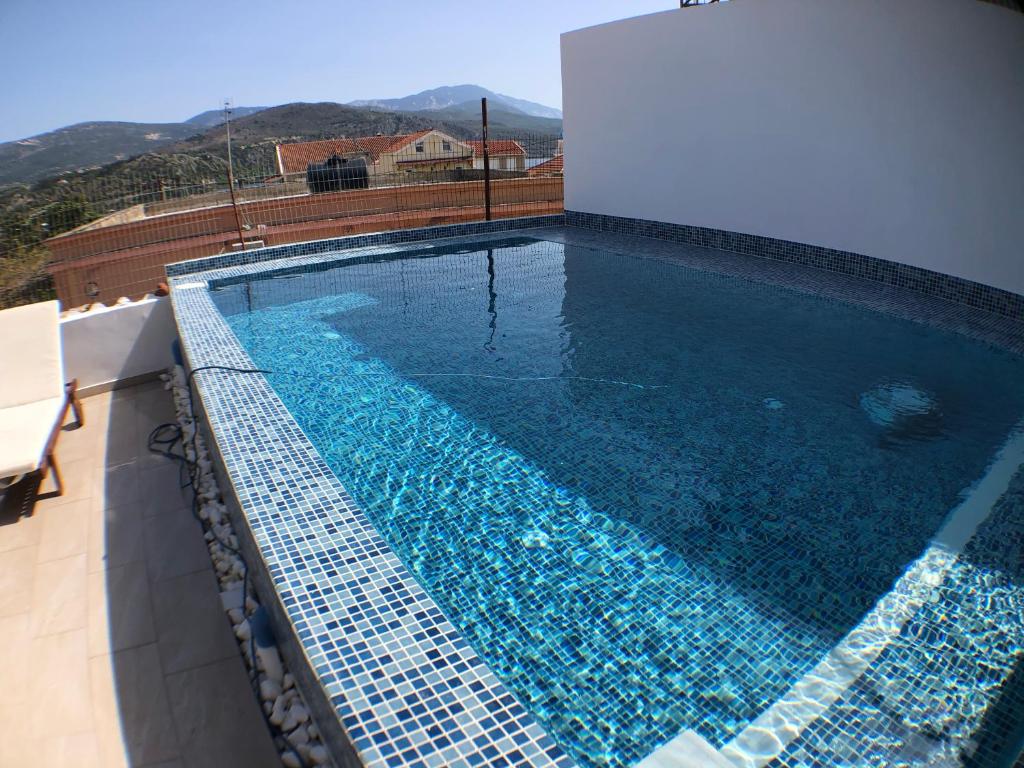Basen w obiekcie METROPOLIS Argostoli House/villa with garden & pool-jacuzzi lub w pobliżu