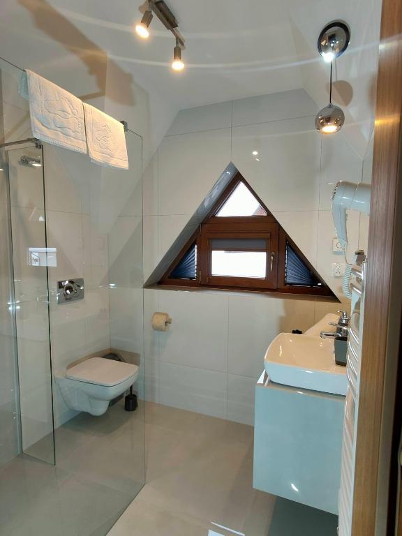 Apartamenty, pokoje PRZY TERMACH - 70 m Termy Szaflary, 150 m Gorący Potok - 13