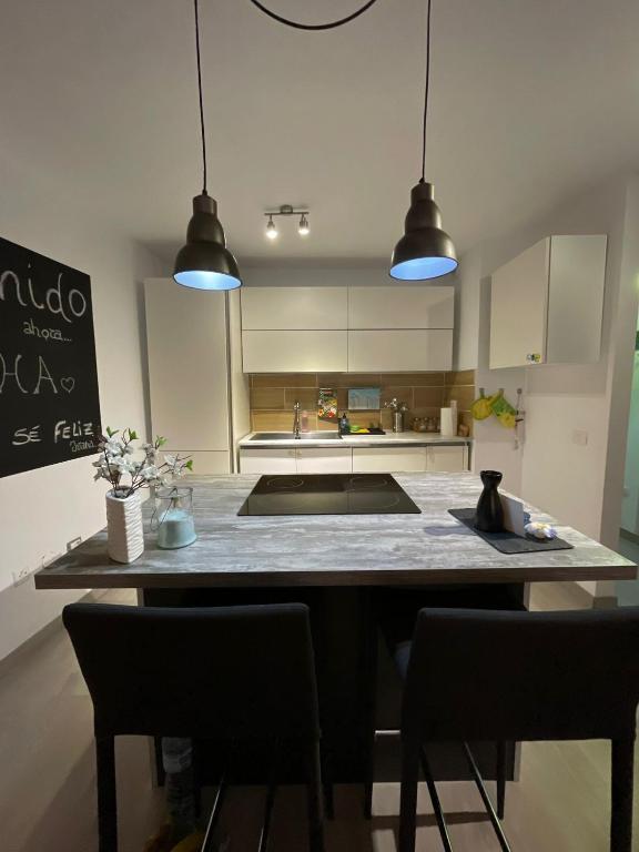 Kuchyňa alebo kuchynka v ubytovaní Aloha Home