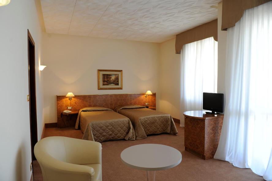 Postel nebo postele na pokoji v ubytování Ermitage Bel Air Medical Hotel
