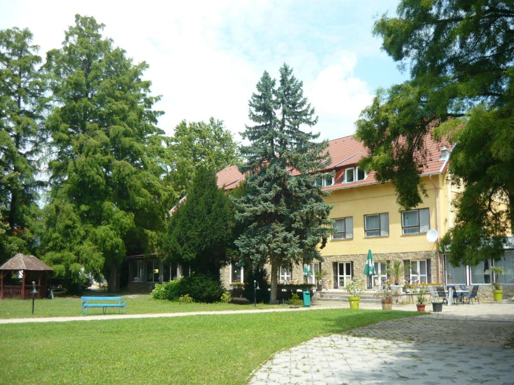 a building with a park in front of it at Hotel Kenese in Balatonkenese