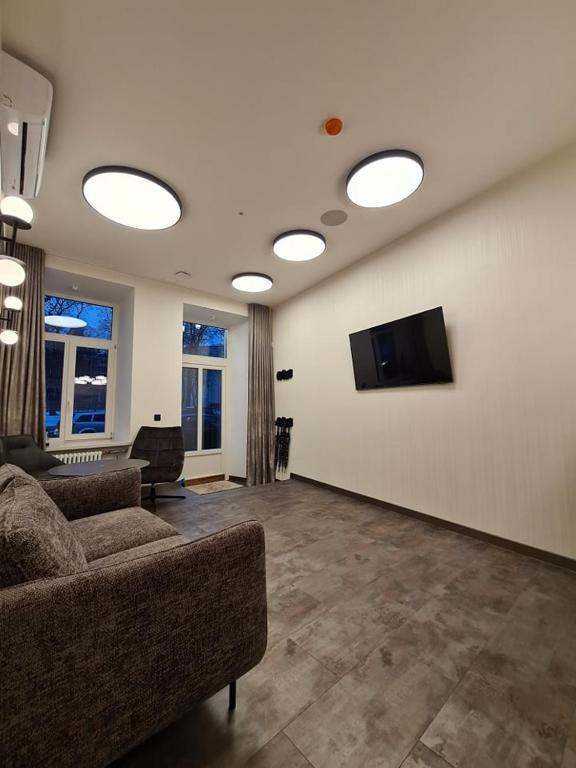 TV a/nebo společenská místnost v ubytování Vvinn Hotel