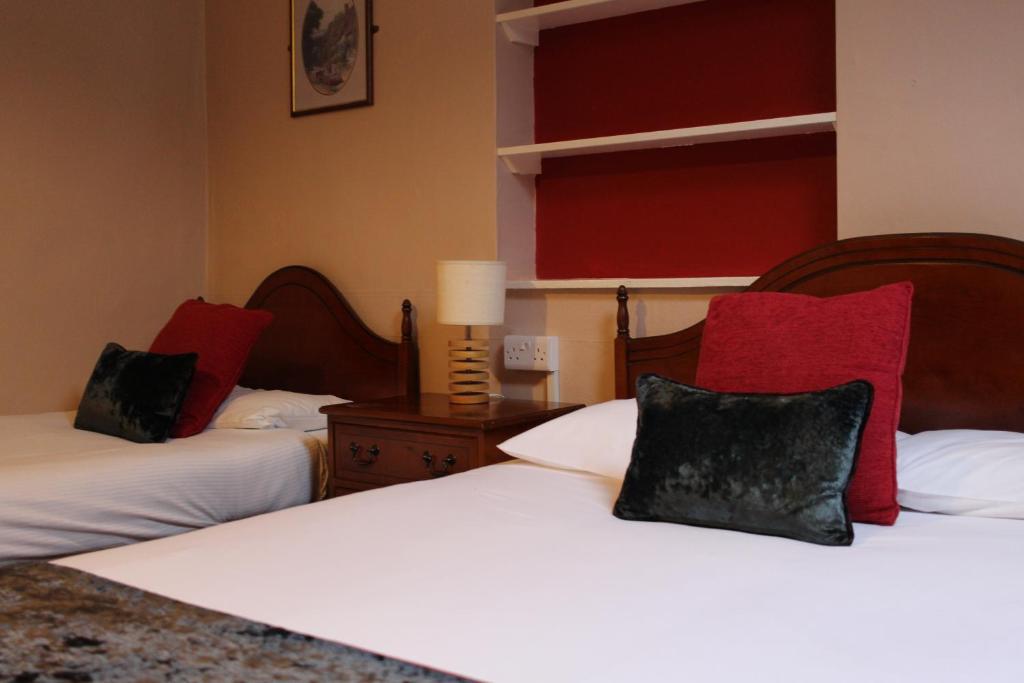Postel nebo postele na pokoji v ubytování Bridge Hotel