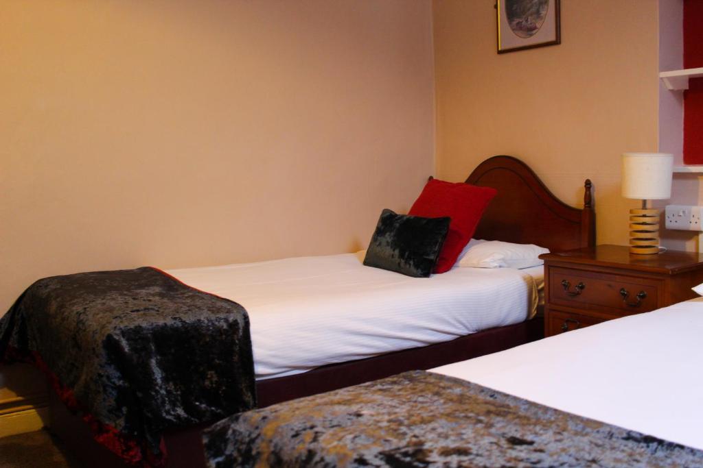 Postel nebo postele na pokoji v ubytování Bridge Hotel